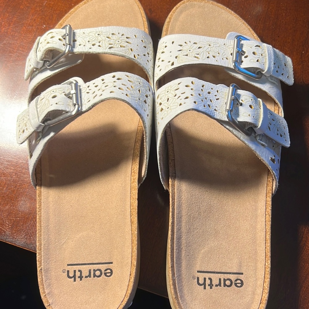Earth white leather slides